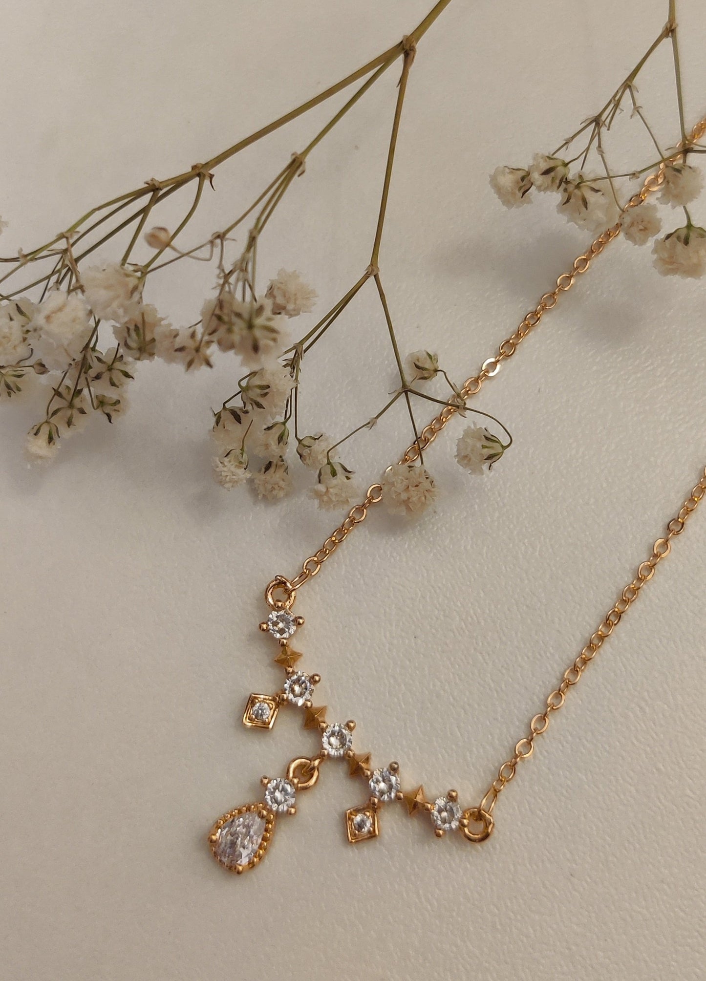 Diamond Shaped Necklace | Gold