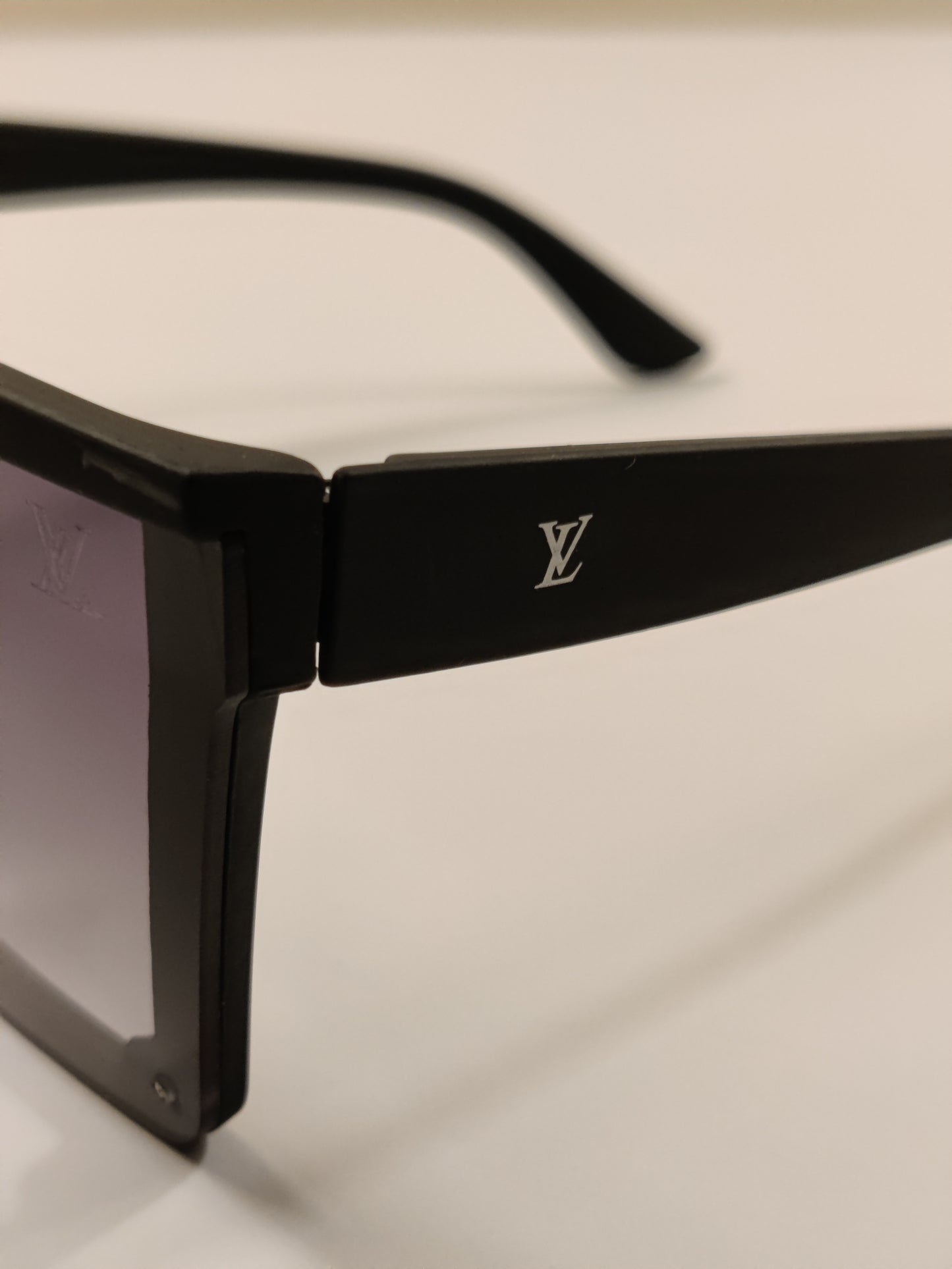 Punk Retro - Louis Vuitton - Black