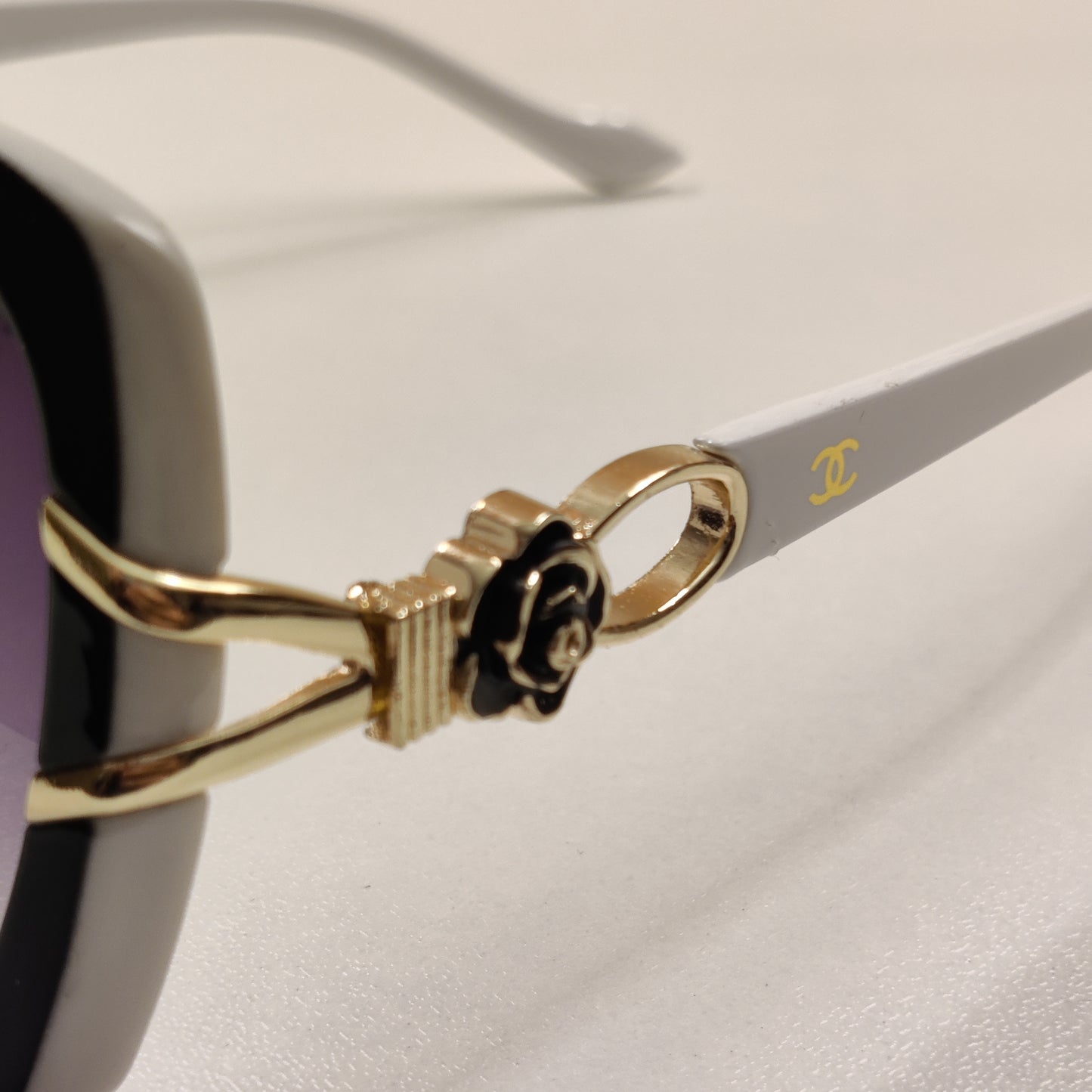 Wide Eye Rose - Chanel - Pink