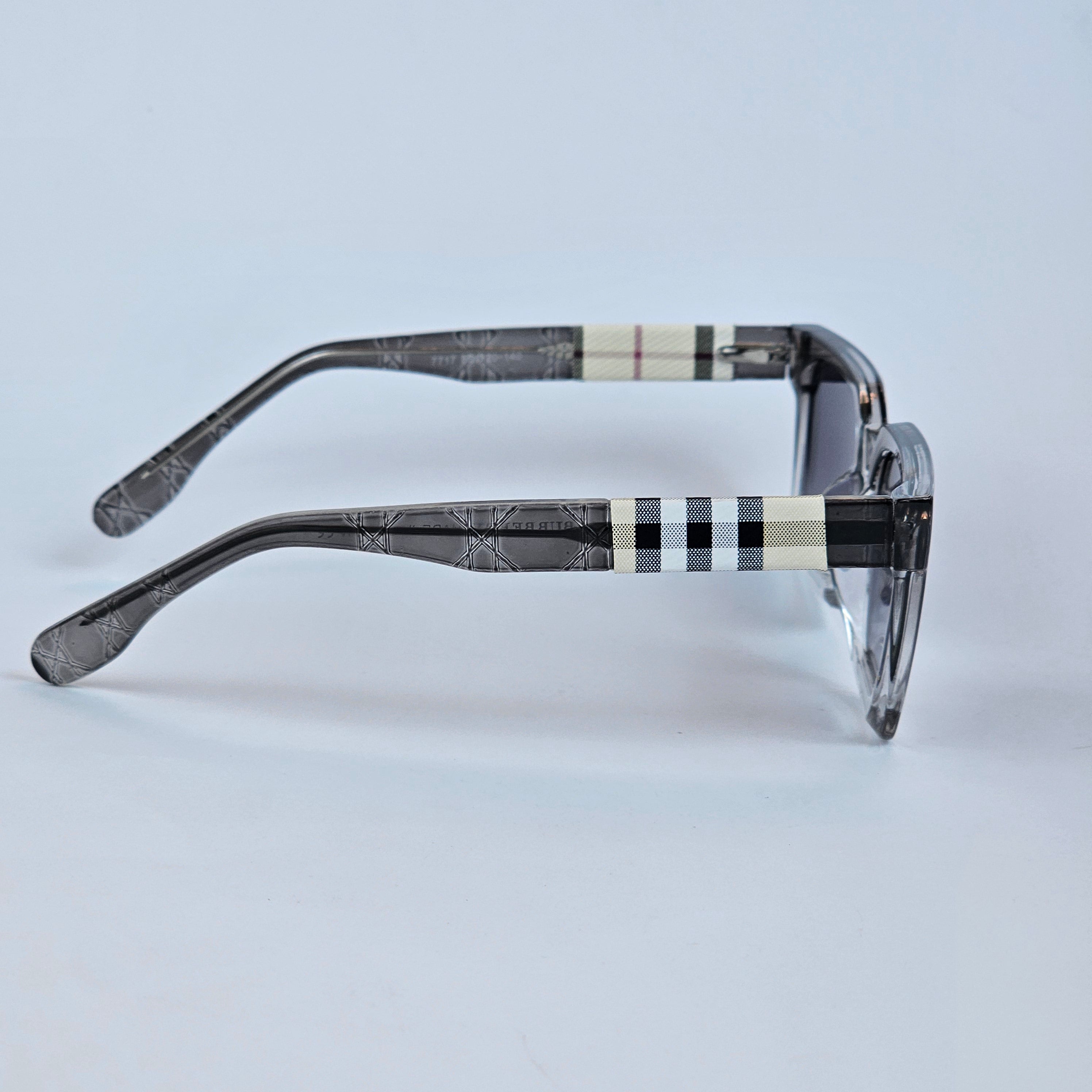 Square - Burberry - 7717 - Acetate - Grey