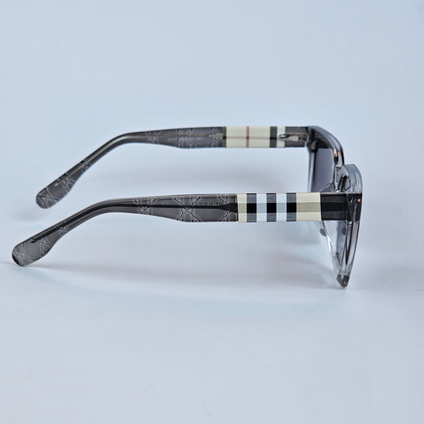 Square - Burberry - 7717 - Acetate - Grey