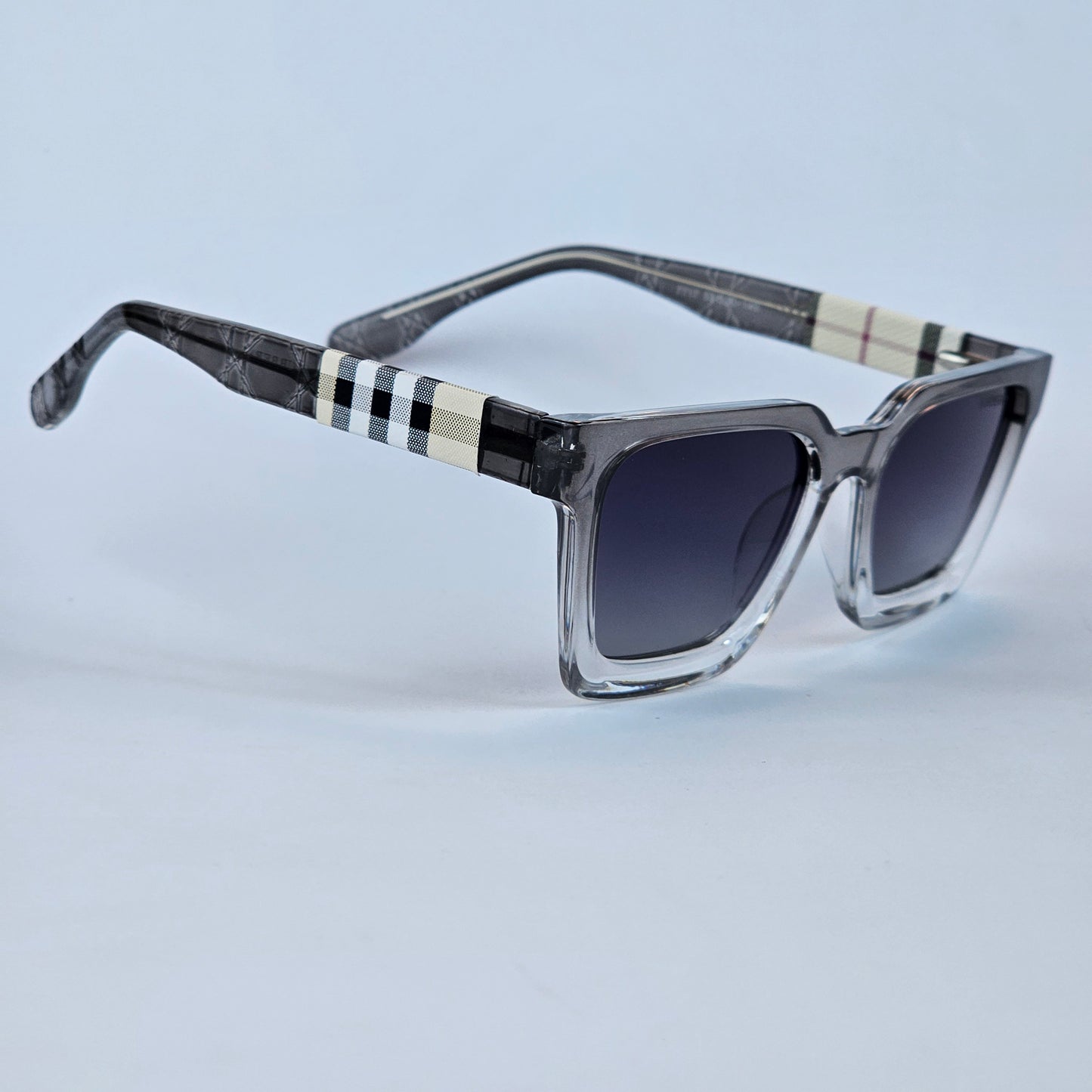 Square - Burberry - 7717 - Acetate - Grey