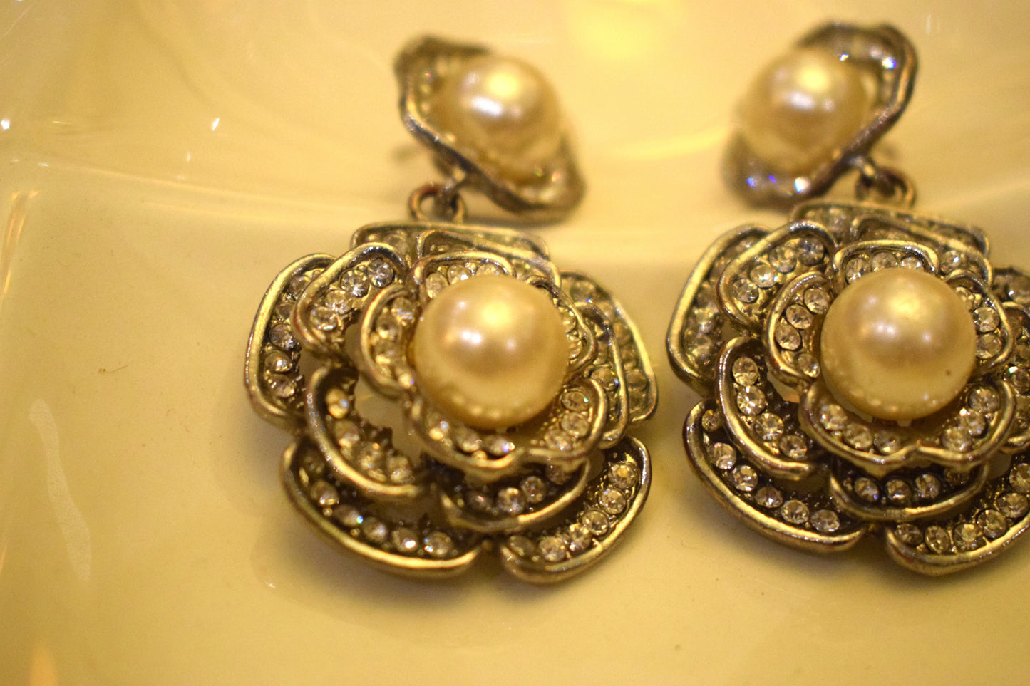 Flower Pearl Dangling Earrings