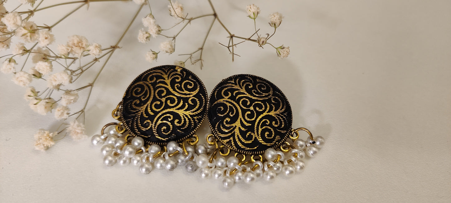 Pearls Engraved Plate Earrings | Gold