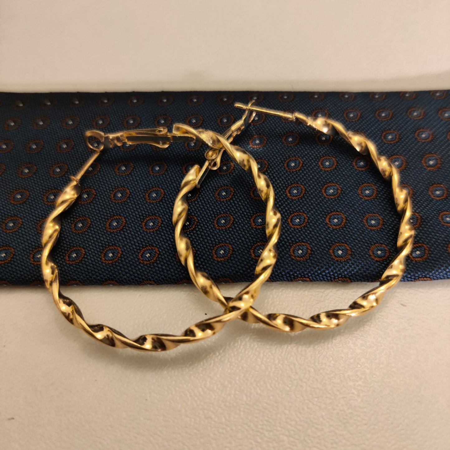 Twisted hoops Earrings | Gold