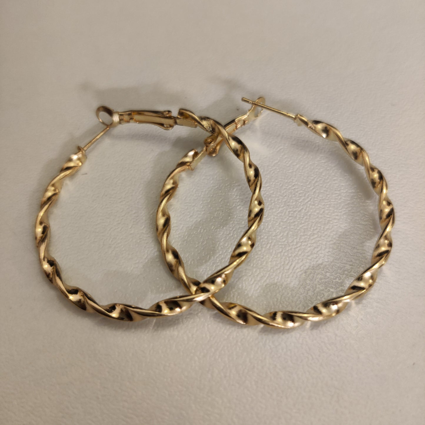 Twisted hoops Earrings | Gold