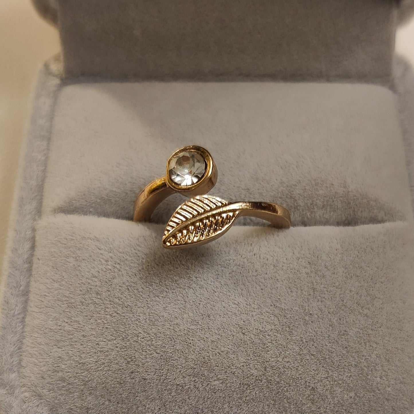 Diamond Leaf Ring | Gold