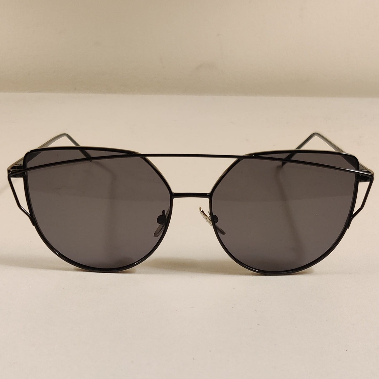 Cat's Eyes Sunglasses - Black