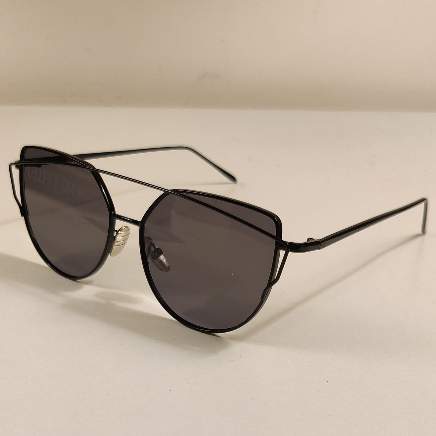 Cat's Eyes Sunglasses - Black