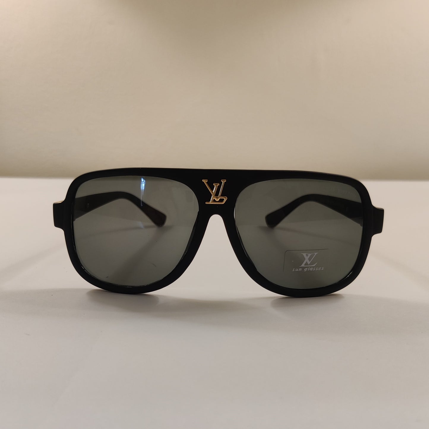 Classic 70's Style - Louis Vuitton - Black