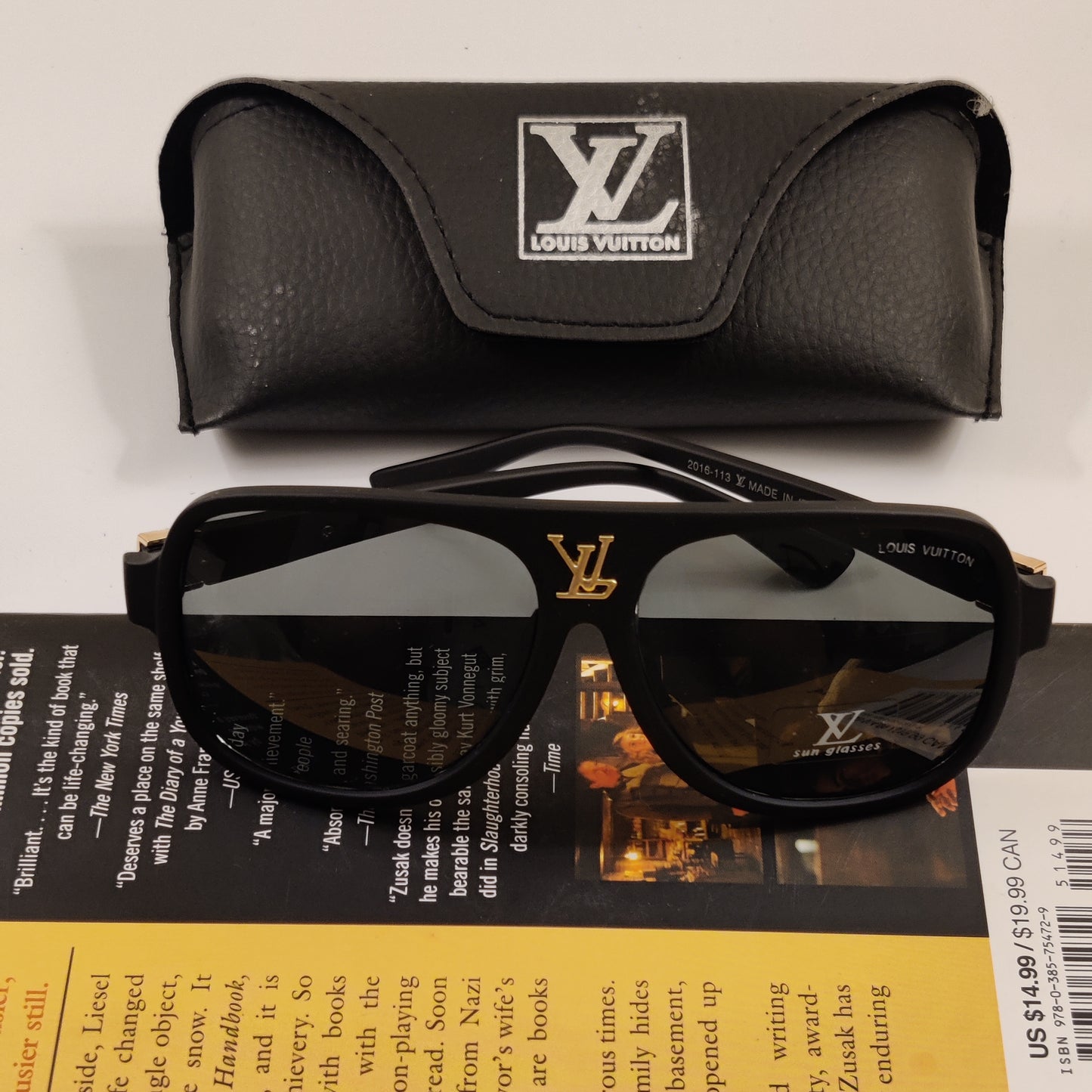 Classic 70's Style - Louis Vuitton - Black